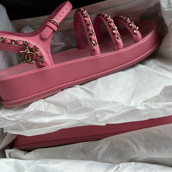 CHANEL PINK CALFSKIN INTERLOCKING CHARM GLADIATOR CHAIN STRAPPY DAD SANDAL 39 - Picture 8 of 11